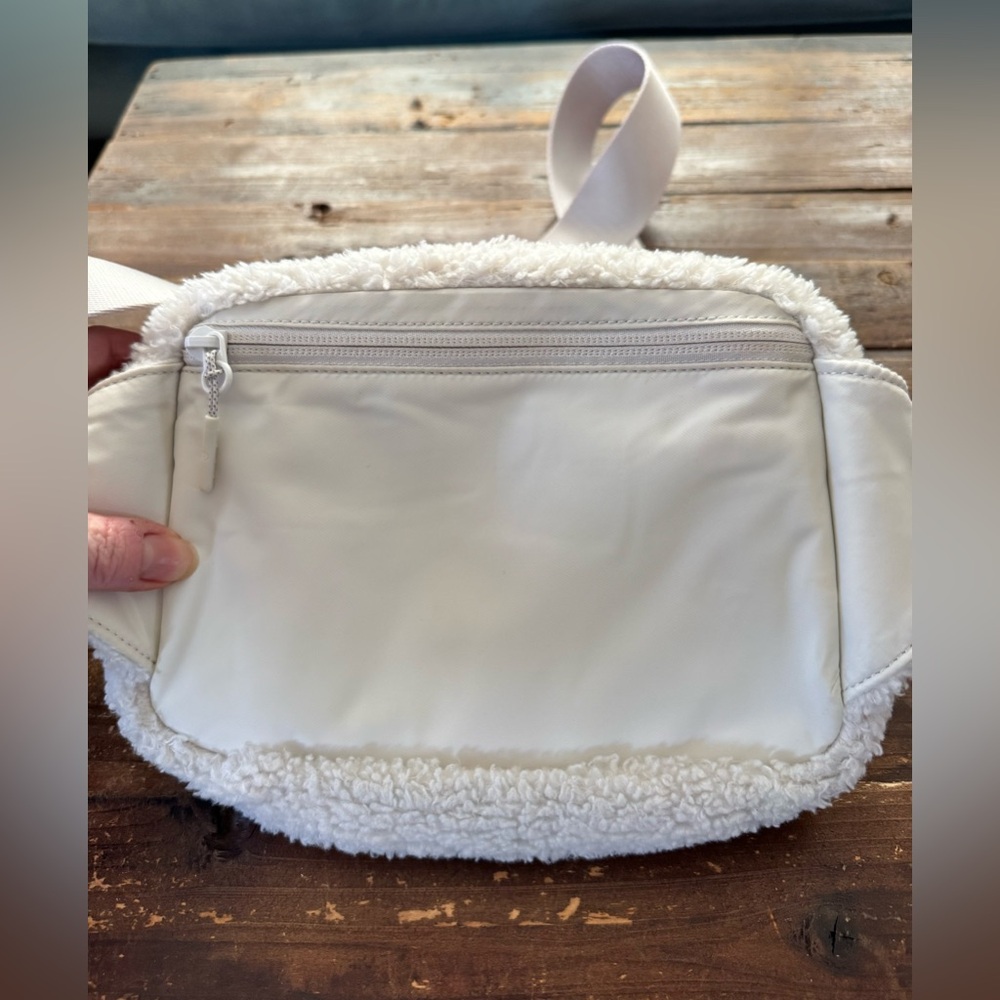 Lululemon Everywhere Belt Bag Fleece Large 2L - Picture 6 of 9